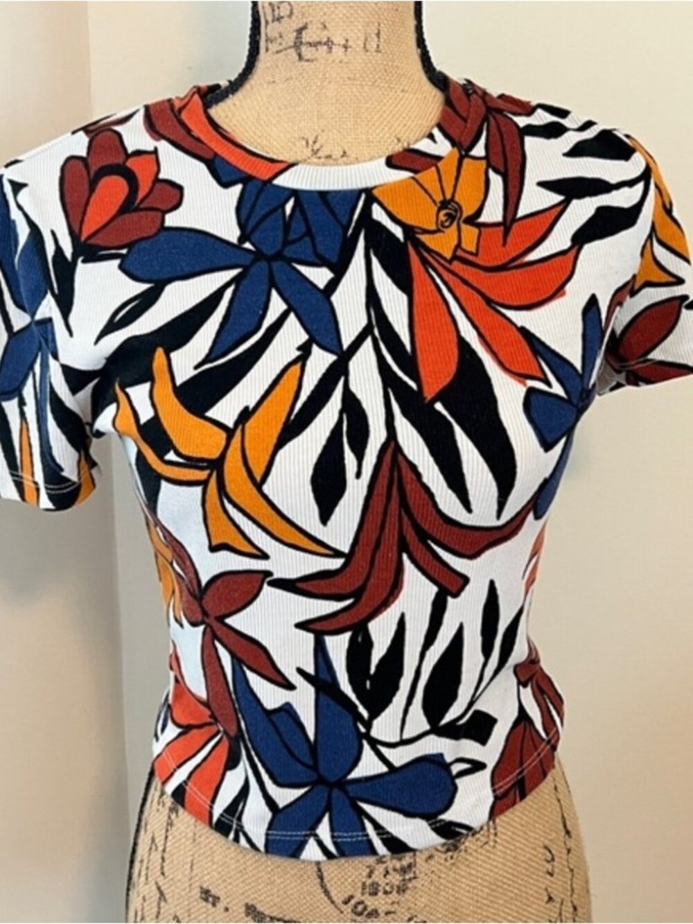Floral Ribbed Knit Short Sleeve Top | Size Medium